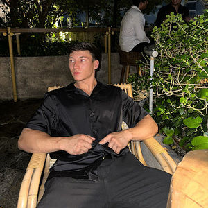 Meet your Posher, Anton